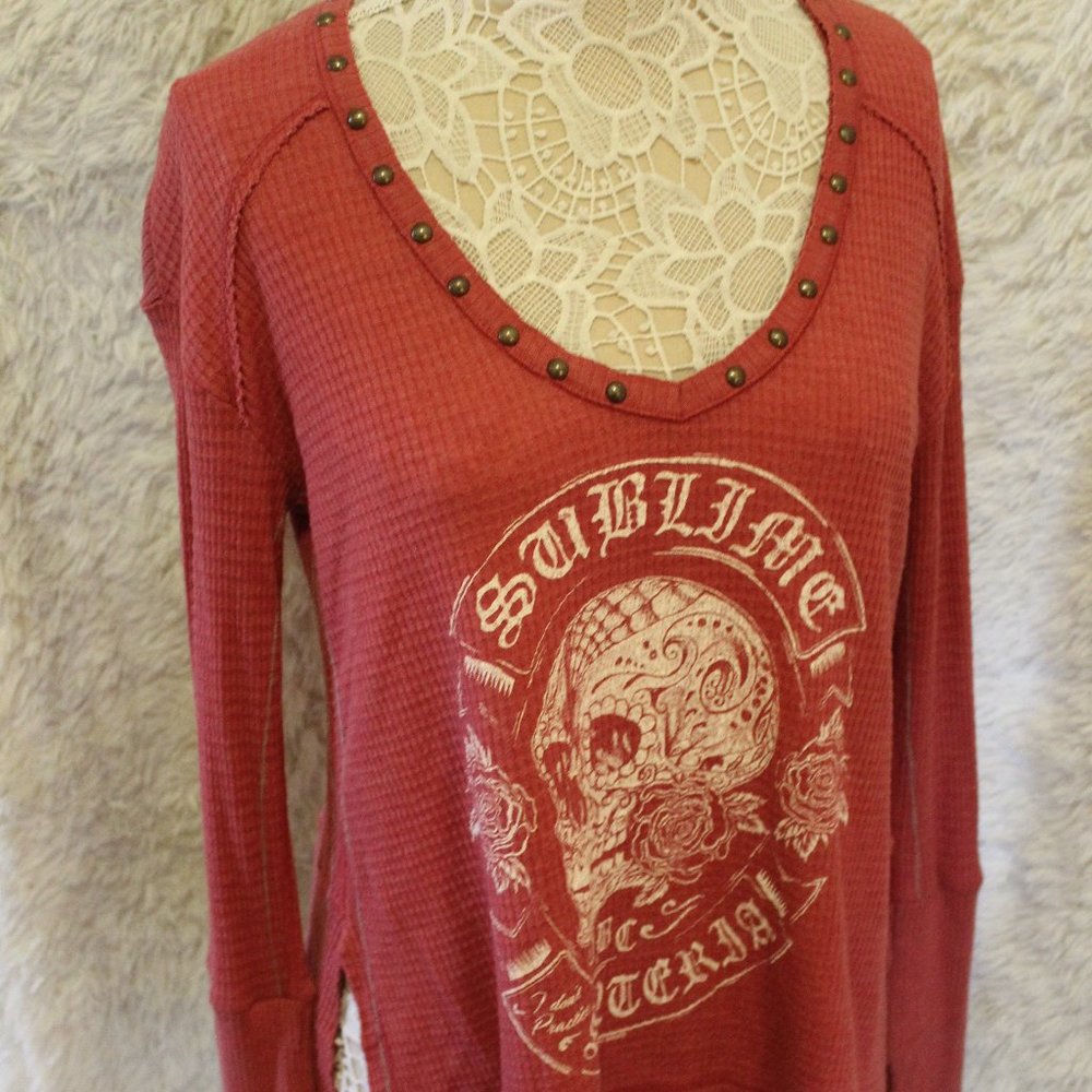 NWOT- Trunk LTD V-Neck Skull Thermal Tee